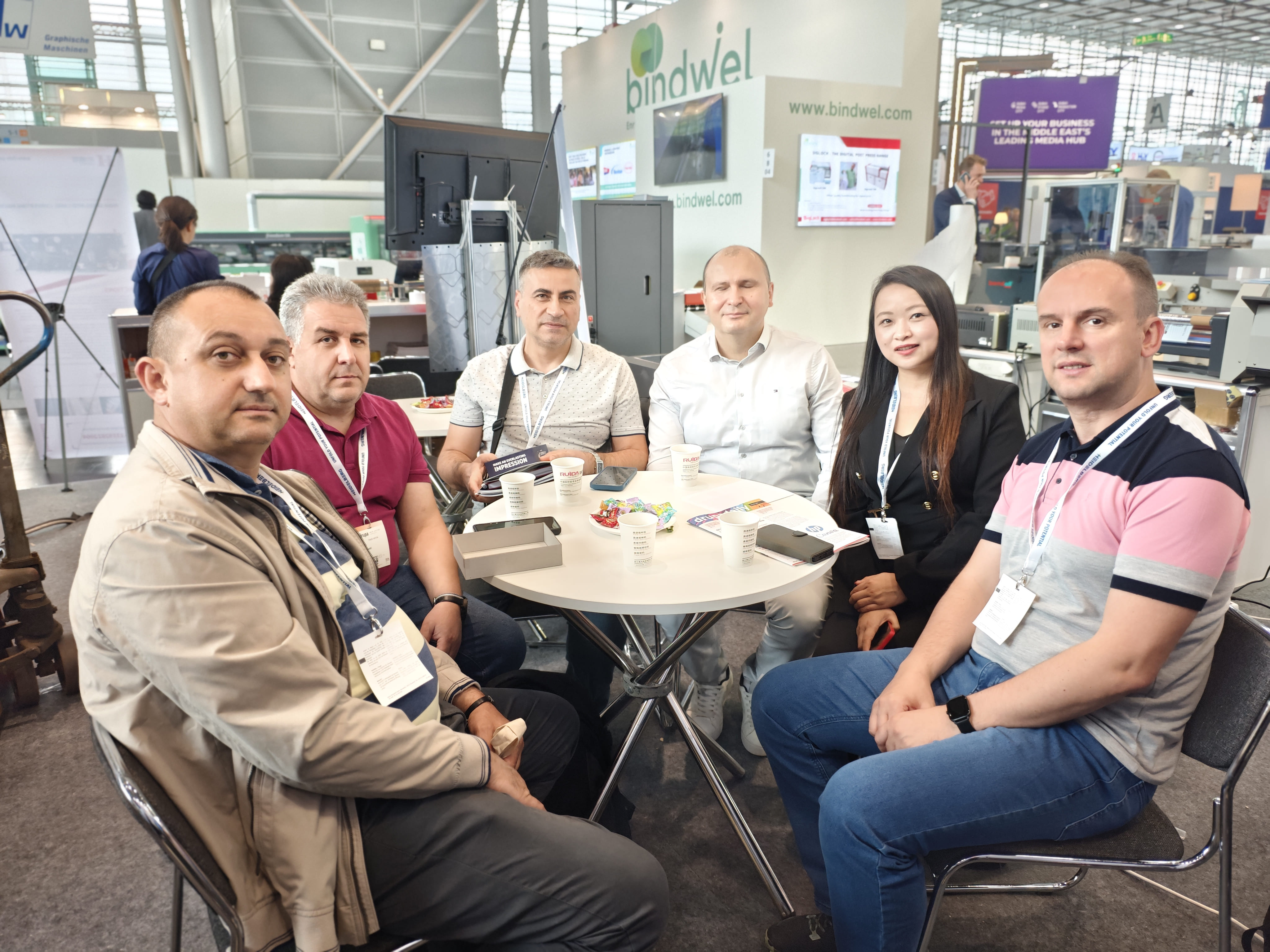 Dongguan Pinchuang وعملائه في Drupa 2024 - 1